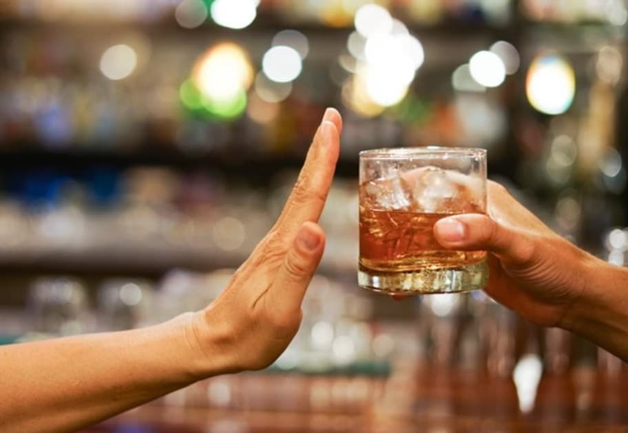 Uso excessivo de bebidas alcoólicas pode ser prejudicial a saúde (Foto: krisanapong detraphiphat/ Getty Images)