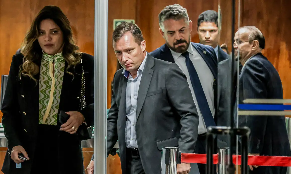 Defesa de Mauro Cid pede ao STF extinção de punibilidade após cumprimento de pena