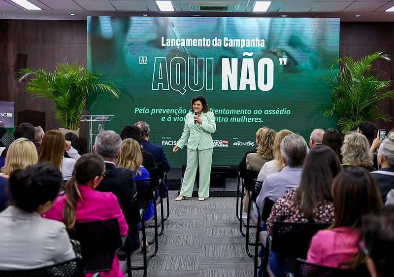 Vice-governadora assina adesão ao protocolo de intenções para ação de enfrentamento à violência contra as mulheres (Foto: Richard Casas)