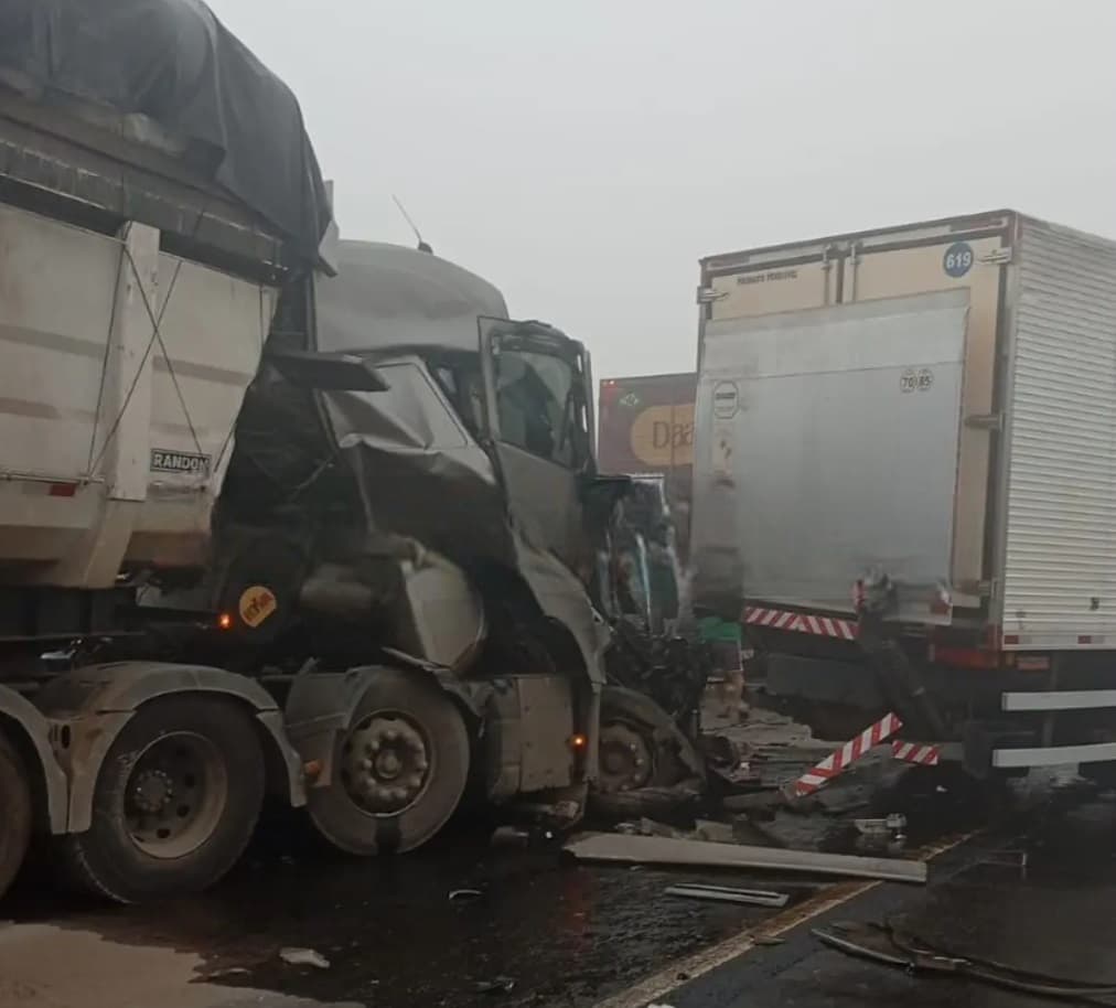 Neblina "cega" motoristas, provocando grave engavetamento