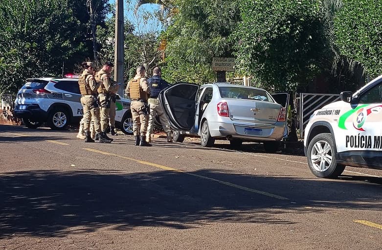 Policiais militares conseguiram encontrar automóvel com drogas (Foto: Divulgação / Som das Águas FM)