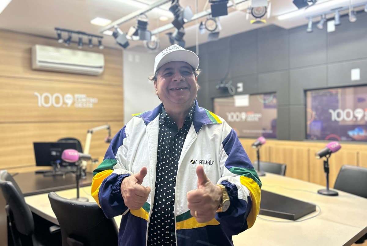 Cantor que gravou ao lado de famosos visita região