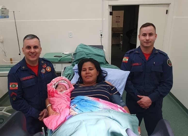 Parto foi um sucesso (Foto: Corpo de Bombeiros)