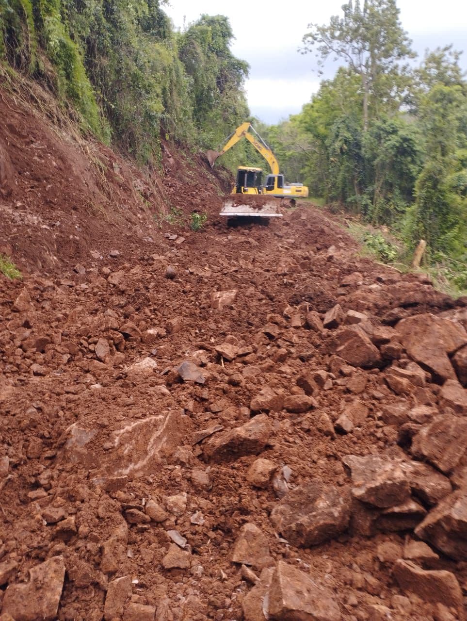 Obras de melhorias interditam estrada da Costa do Rio Chapecó em Nova Itaberaba