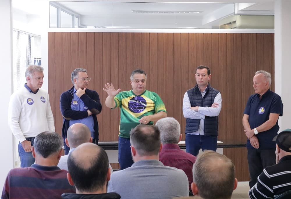 Visita aconteceu no auditório de uma empresa (Foto: Renan Ribeiro)