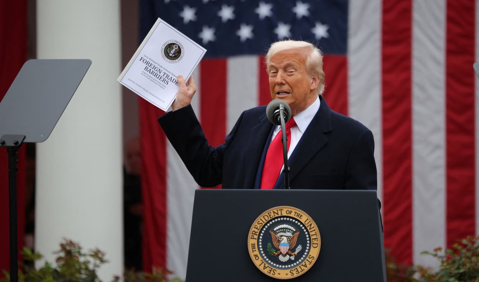 Trump impõe tarifa de 10% sobre produtos importados do Brasil