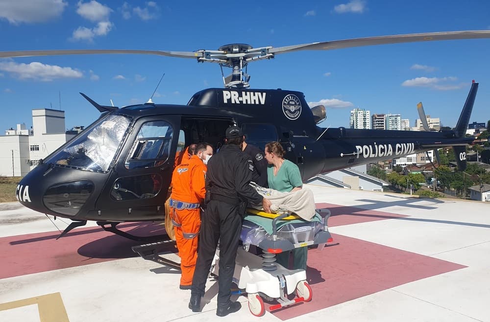 Aeronave fez a transferência de trabalhador (Foto: Serviço Aeromédico)