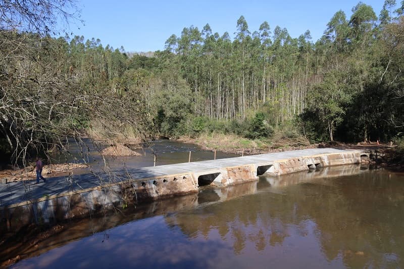 Ponte liga o interior de Pinhalzinho e Saudades  (Foto: Divulgação )
