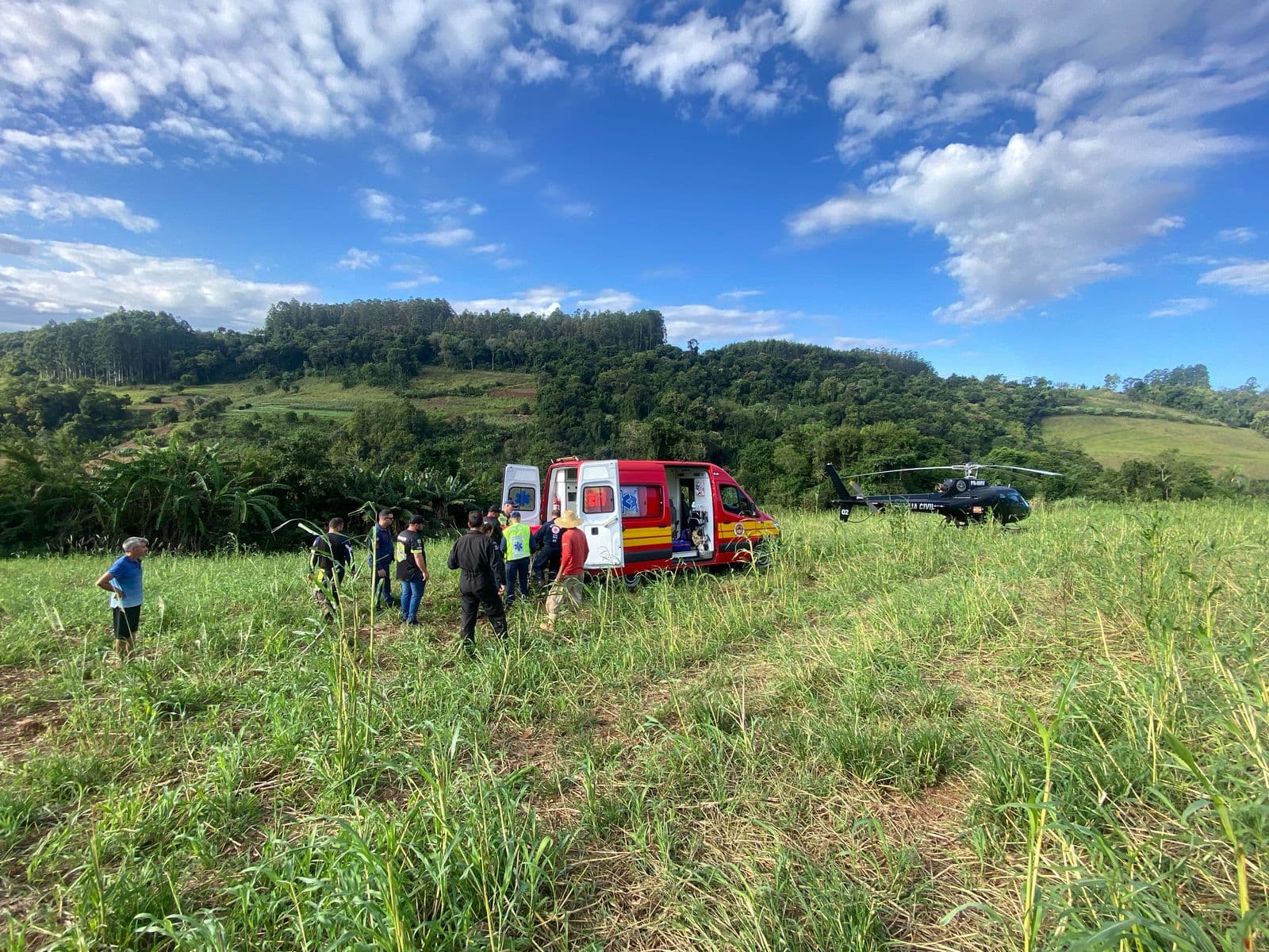A vítima recebeu atendimento no local e foi encaminhada ao HRO (Foto: Saer/Fron)