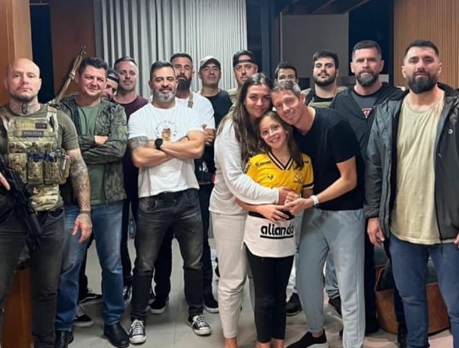 A menina estava em um cativeiro no Rio Grande do Sul  (Foto: Polícia Civil)
