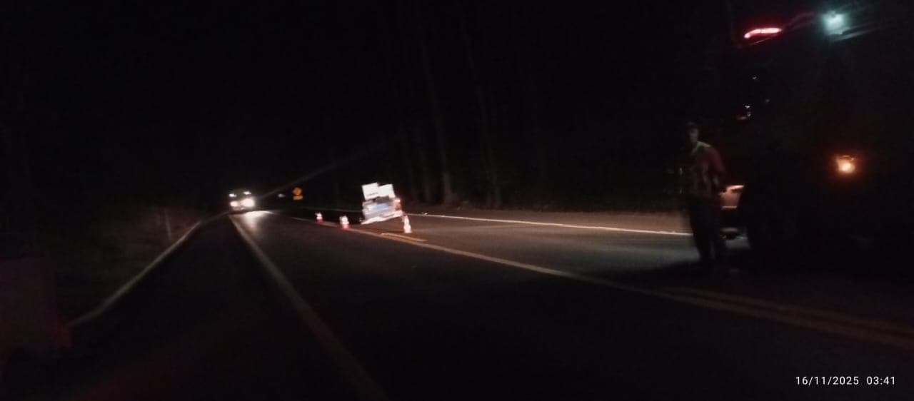 Acidente entre carreta e veículo de passeio deixa apenas danos materiais na BR-282, em Saudades