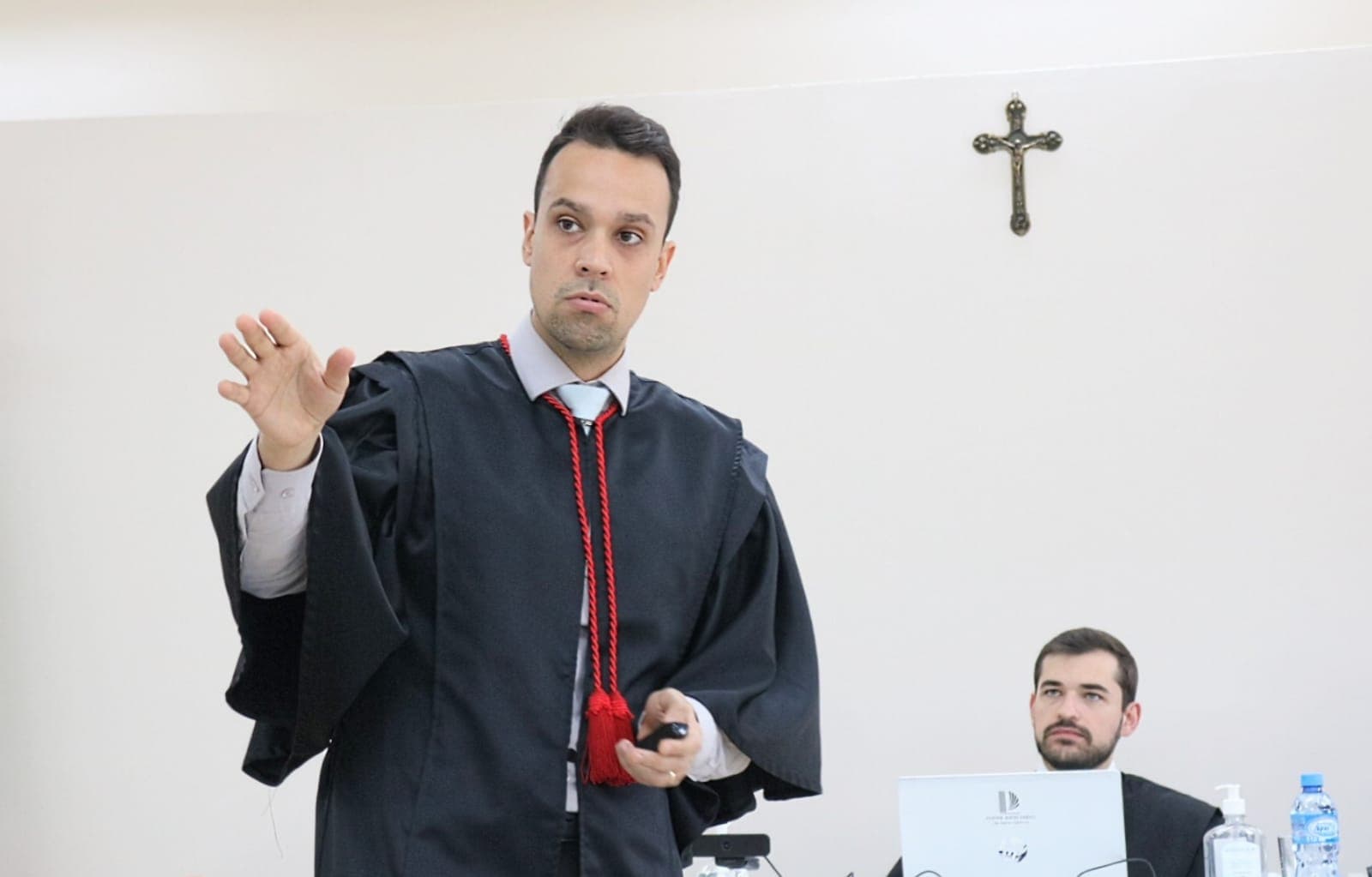 Promotor de Justiça em julgamento (Foto: Henrique Paulo Koch)