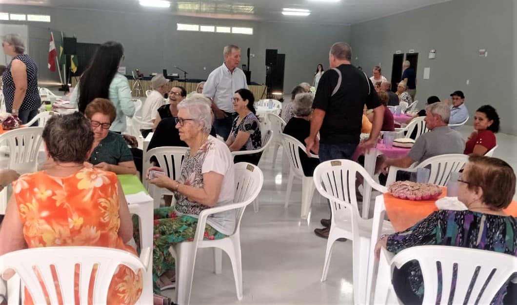 Idosos em Nova Erechim tiveram calendário especial no mês de outubro (Foto: Assessoria de Imprensa)