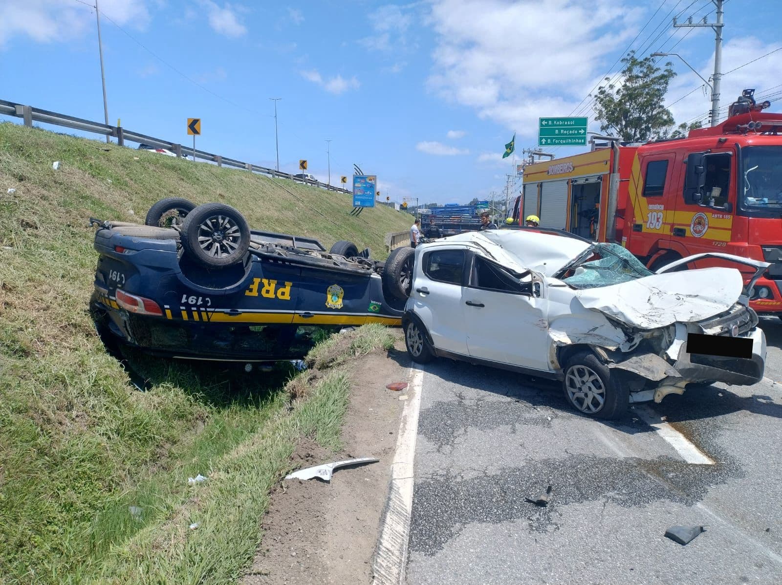 Viatura e automóvel colidem; condutora fica gravemente ferida