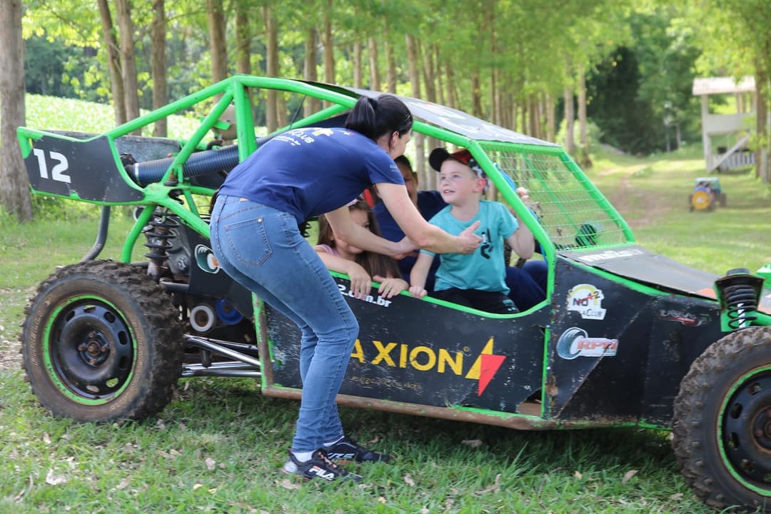 Crianças de Saudades experimentam passeio radical; VÍDEO!