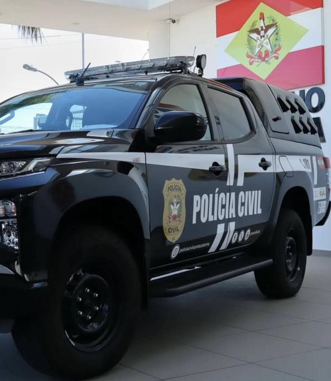 Mulher é presa por suspeita de envolvimento em latrocínio em Águas de Chapecó