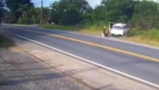 Quedas de carro aconteceram em rodovia (Foto: Divulgação)
