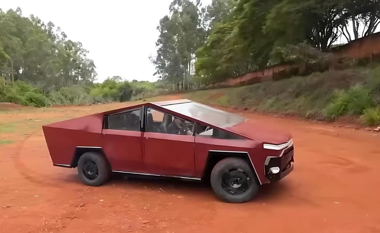Tiu Luquinha tem um canal no YouTube onde mostra o processo de suas criações automotivas (Foto: Arquivo pessoal)