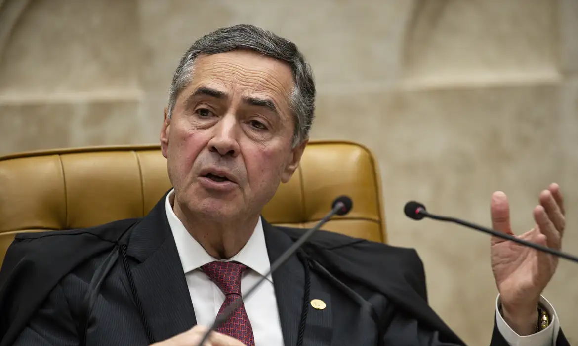Luís Roberto Barroso anuncia aposentadoria do STF