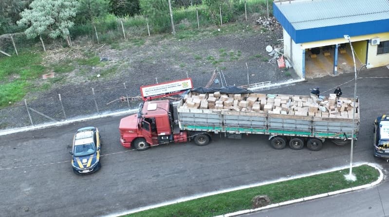 Motorista alegou não saber o que transportava (Foto: PRF)