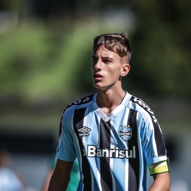 Volante Bernardo tem se destacado (Foto: Everton Silveira)
