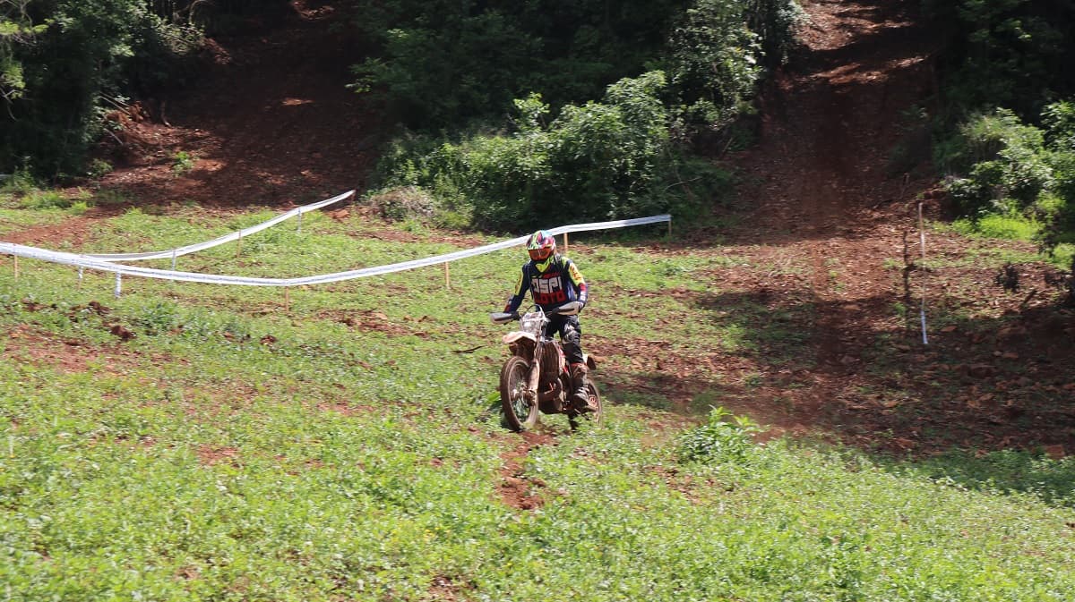 Trilheiros aceleram no interior de Pinhalzinho em percurso de 50 km