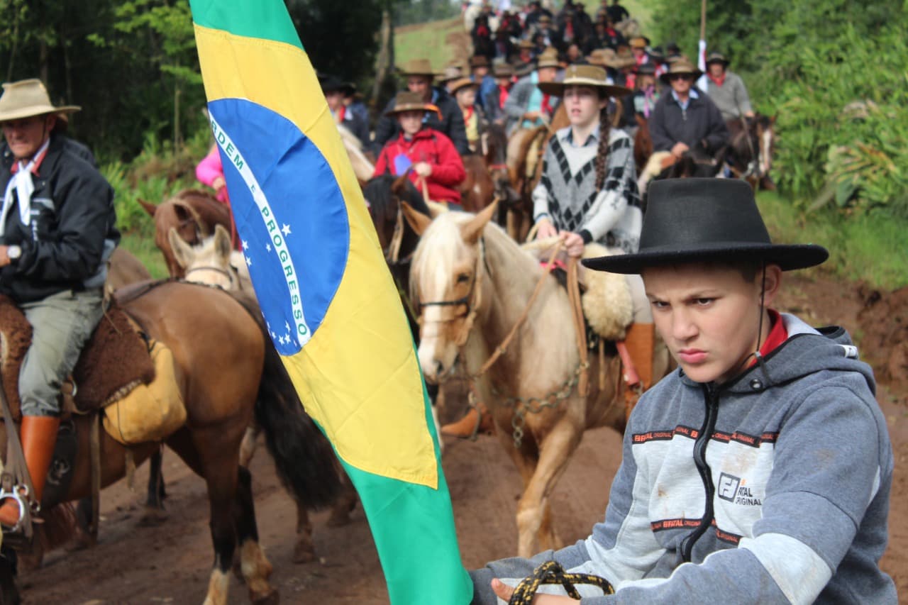 Cavalgada em Sul Brasil reuniu mais de 250 cavaleiros (Foto: Prefeitura de Sul Brasil )