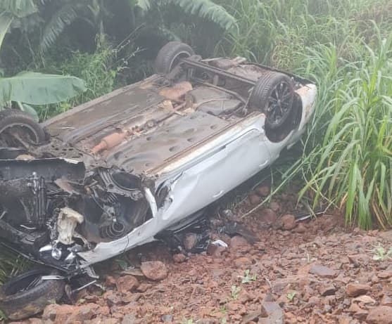 Saudades: Automóvel tem roda arrancada em capotamento