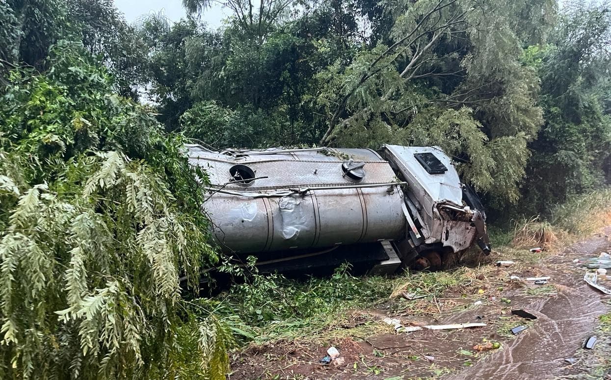 Chapecó a Nova Itaberaba: Família sobrevive em capotamento na BR-282 