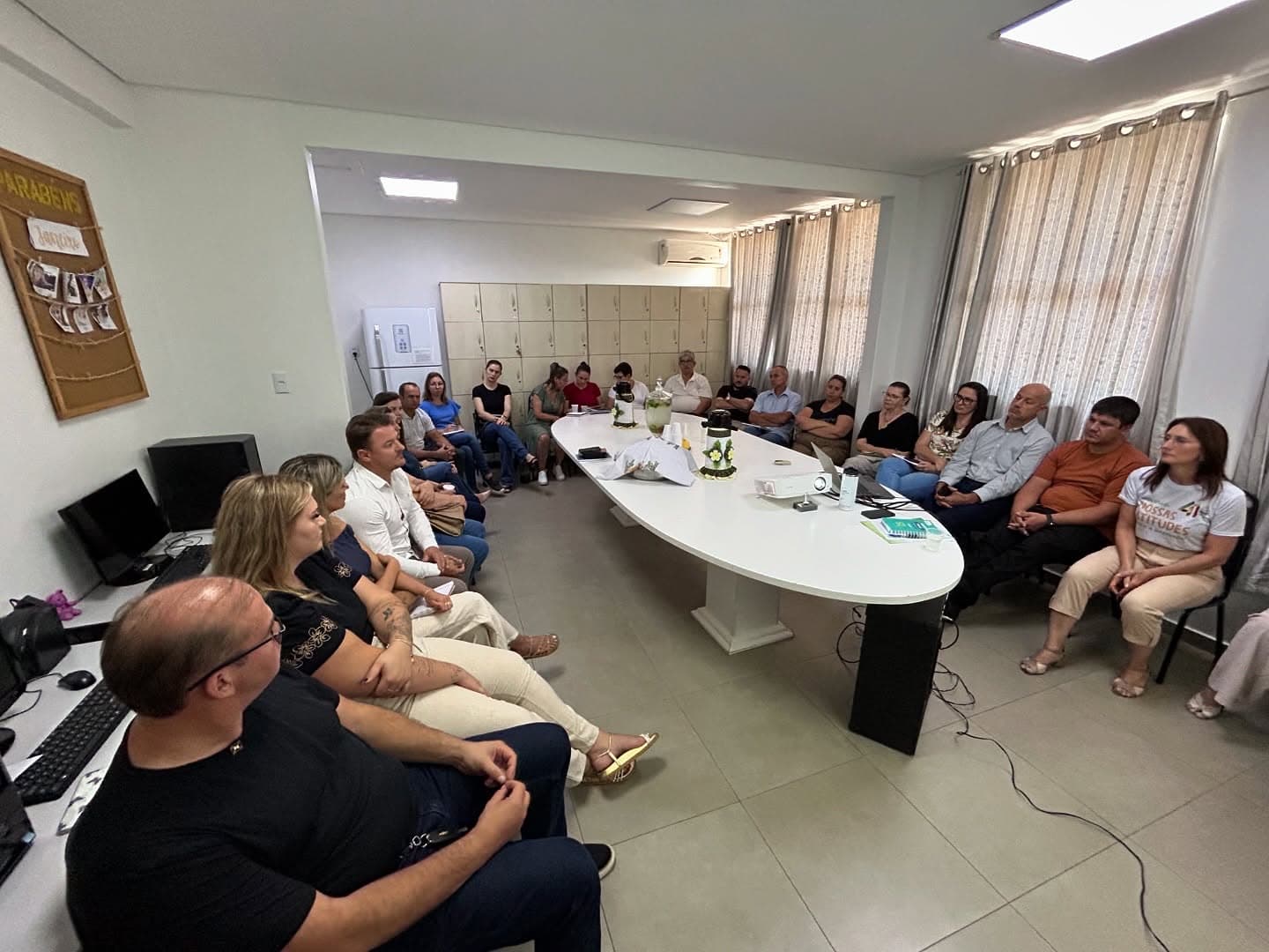 Reunião entre APAE e municípios  (Foto: Gilmar Bortese)