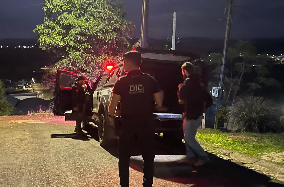 Adolescente abusa sexualmente do próprio irmão