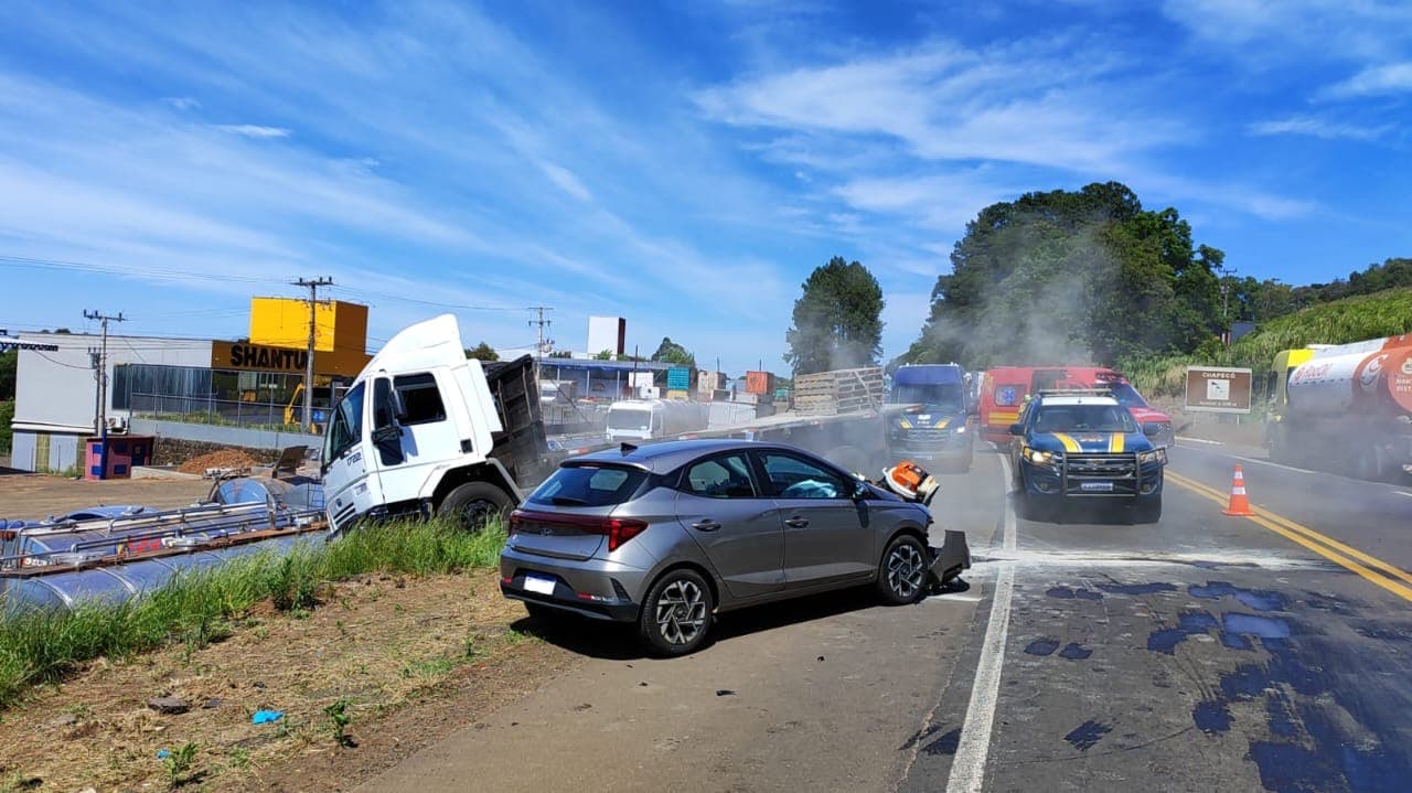 Batida em rodovia movimenta socorristas em Chapecó