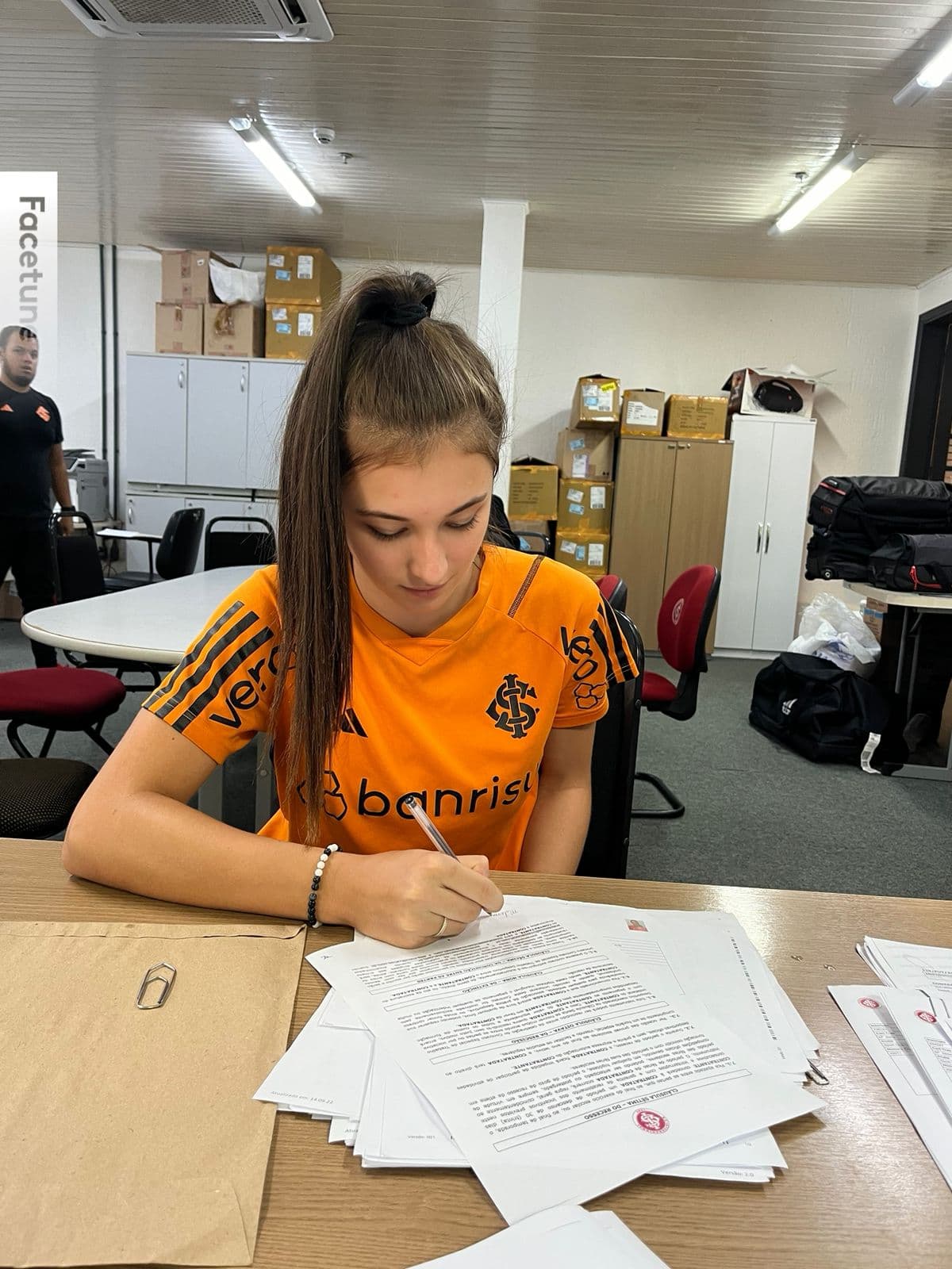 Atleta que atuou pela Apeff/Fmec acerta contrato por 3 anos com o Internacional