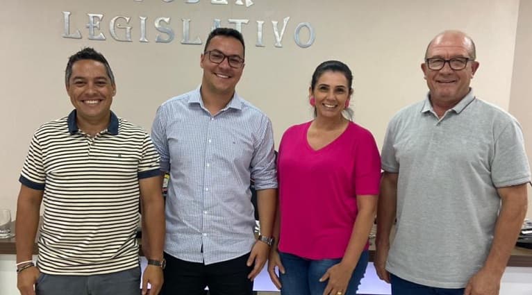 Nova mesa diretora da câmara de vereadores de Pinhalzinho foi eleita  (Foto: Divulgação )