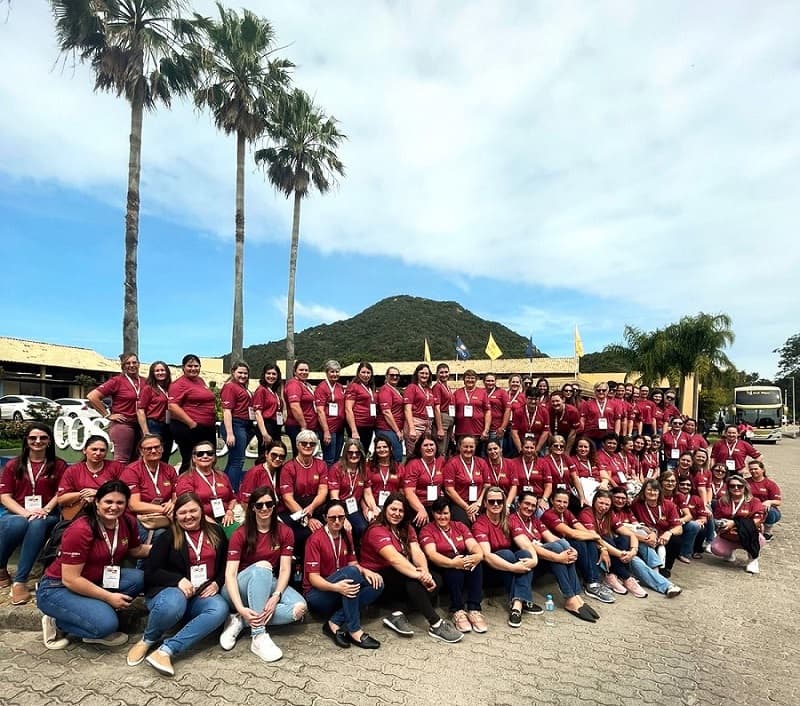 Mulheres cooperativistas de Pinhalzinho e região marcaram presença no encontro (Foto: Divulgação)