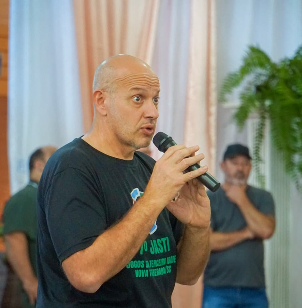 Prefeito anuncia projeto de R$585 mil para atividades voltadas aos idosos em Nova Itaberaba