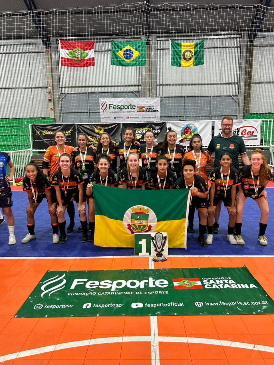 Meninas de Nova Erechim foram campeãs da Etapa Microrregional (Foto: Ascom)