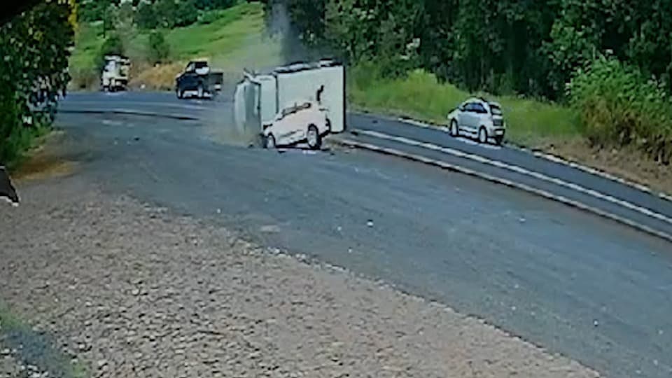 Três pessoas ficaram feridas (Foto: Divulgação)