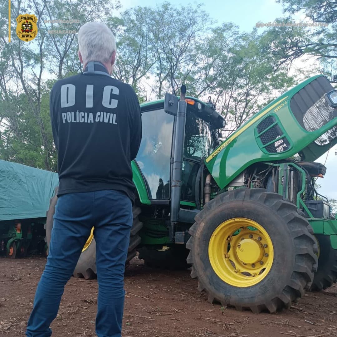 Polícia Civil recupera trator roubado em Minas Gerais e localizado na fronteira catarinense após quatro anos