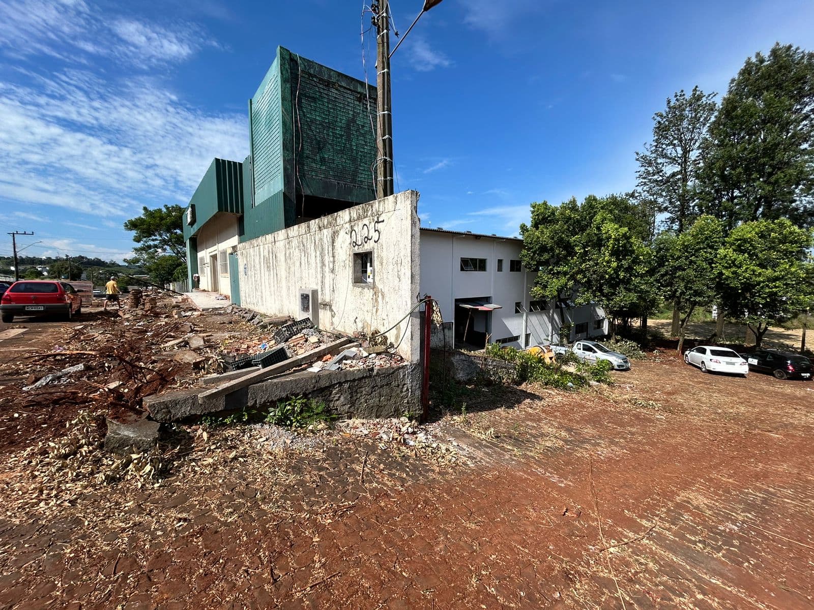 Reformado, prédio vai abrigar secretarias municipais e servirá de almoxarifado  (Foto: Gilmar Bortese)