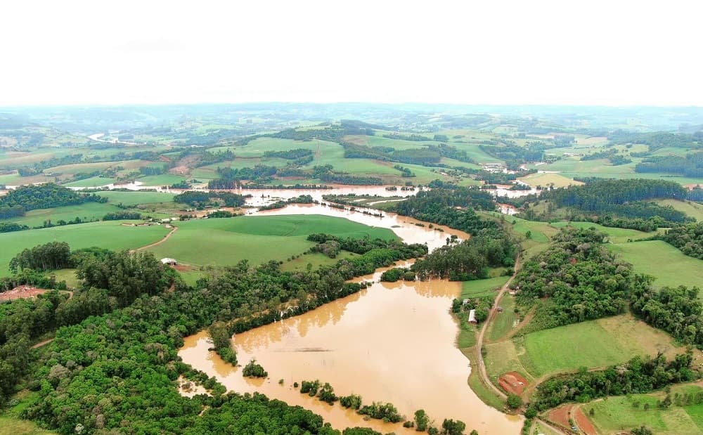 Com trégua na chuva, drone capturou situação em Saudades (Foto: Dirlei Imagens Aéreas)