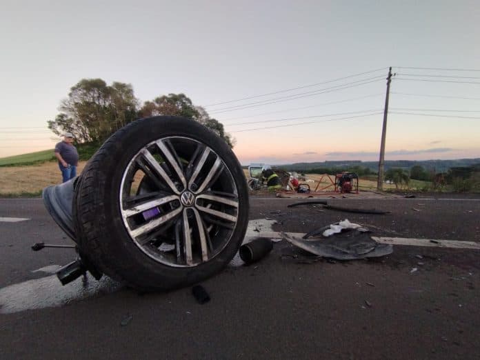 Roda de automóvel é arrancada em colisão