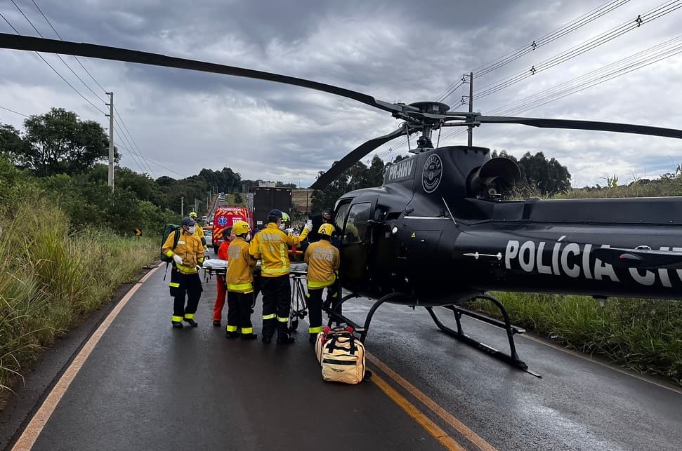 Helicóptero realizou a transferência aeromédica (Foto: Saer-Fron)