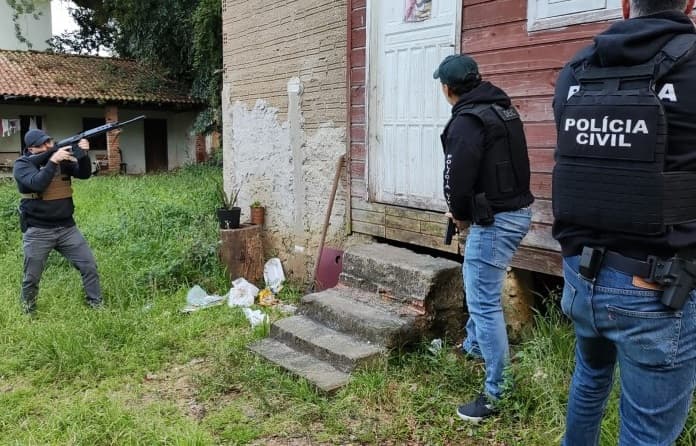 Em uma das residências, foram apreendidos cerca de R$ 20 mil em espécie (Foto: PCRS)