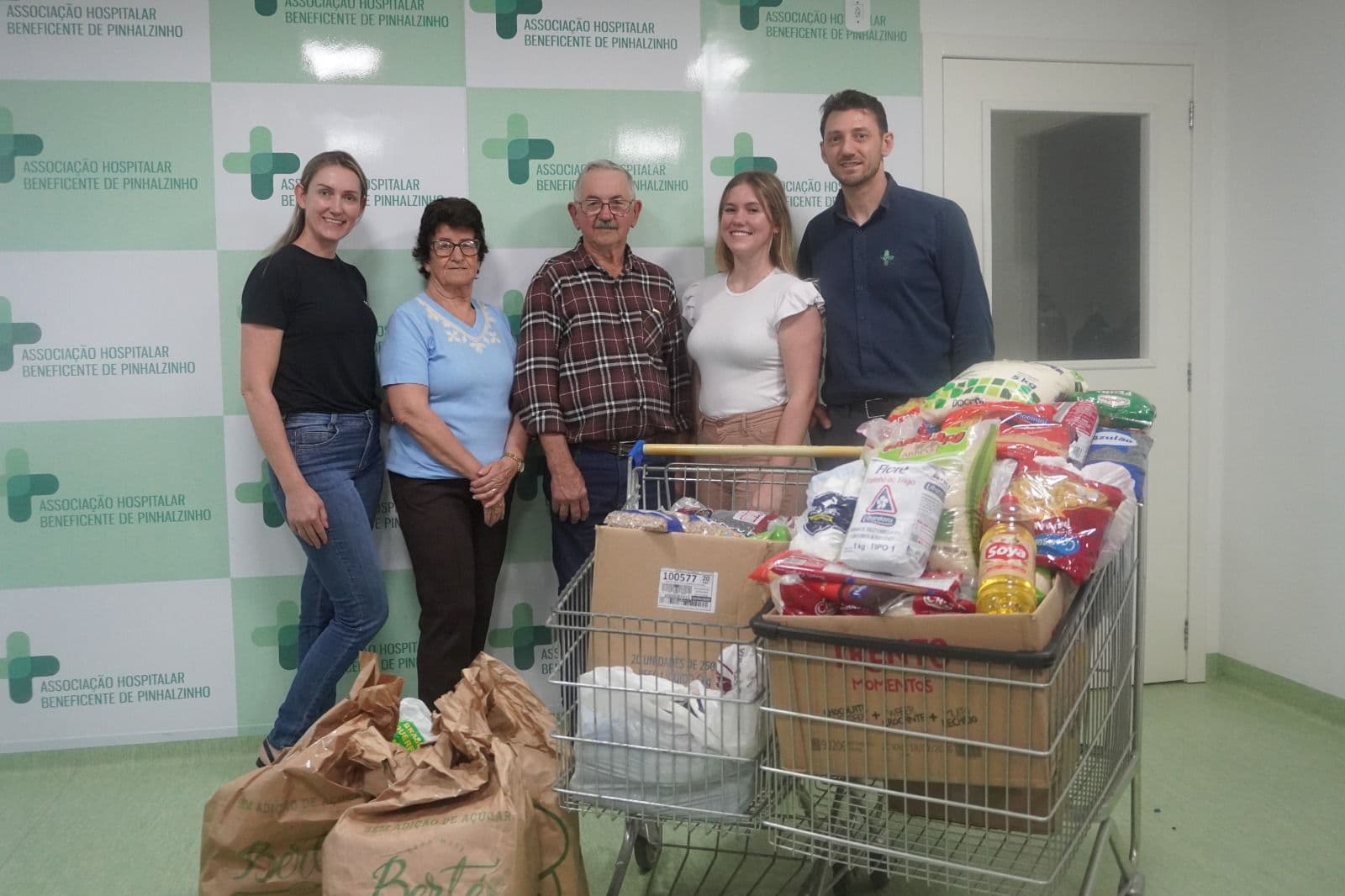 Casal de Serra Alta doa mais de 300Kg em alimentos não perecíveis para o Hospital