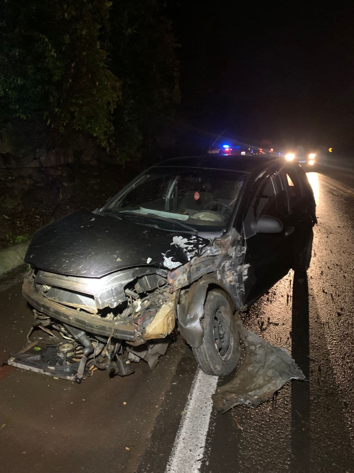 Em menos de seis horas, dois carros saem da pista na BR-282 em locais próximos