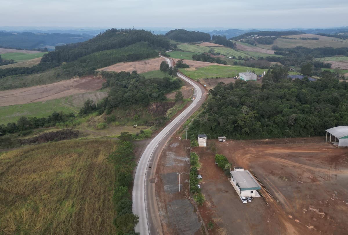 Pavimento em concreto promete durar (Foto: Daniel Soares)