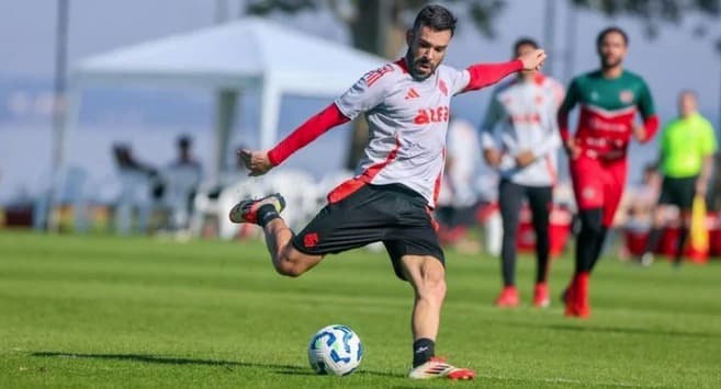 Roger Machado avalia mudanças no Inter para reforçar marcação