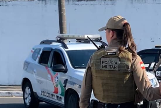 Investigação apura relacionamento entre professora e três alunos