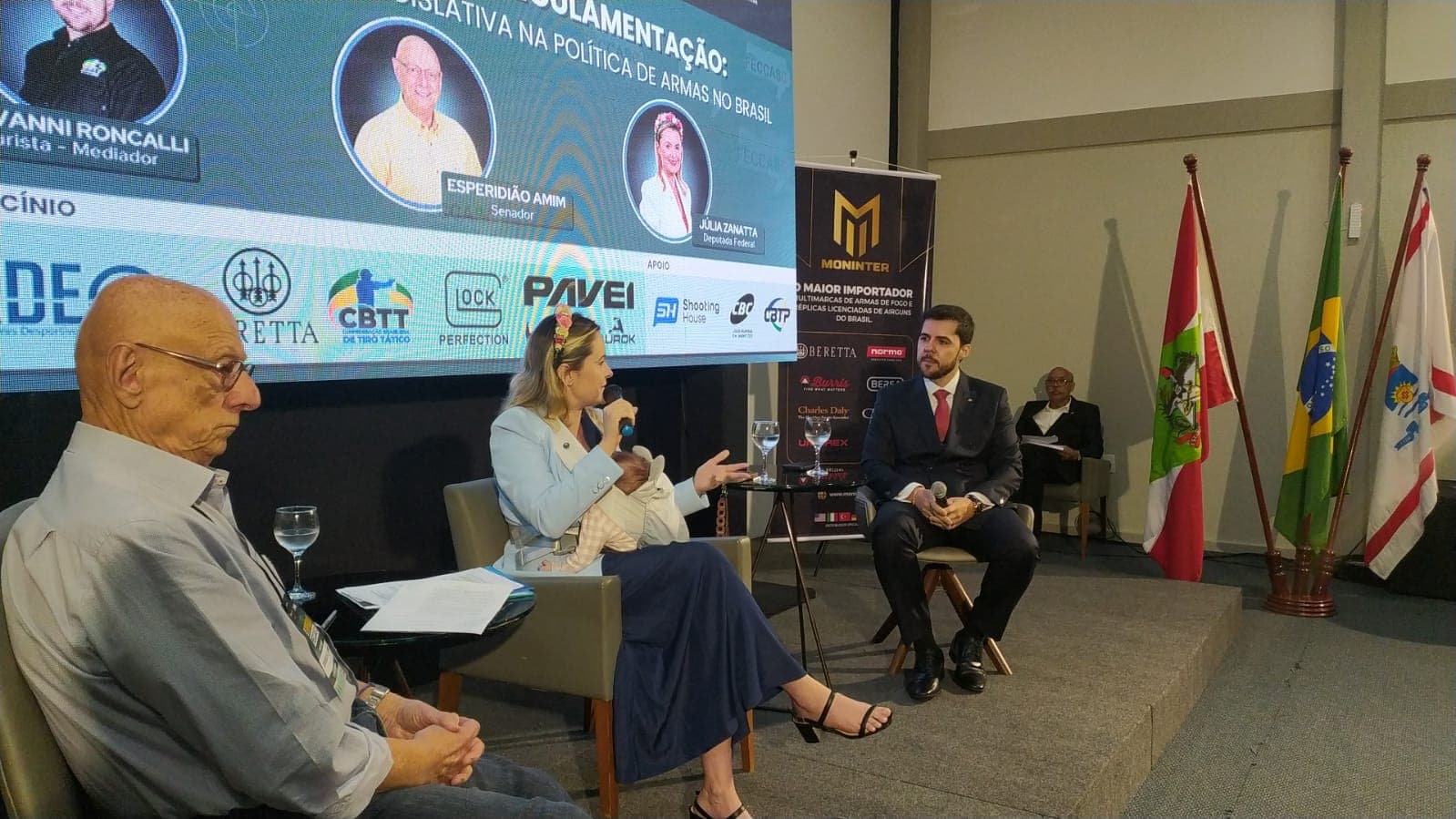 Simpósio abordou o Federalismo e Regulamentação: Descentralização legislativa na política de armas no Brasil (Foto: Dom Schiavi)